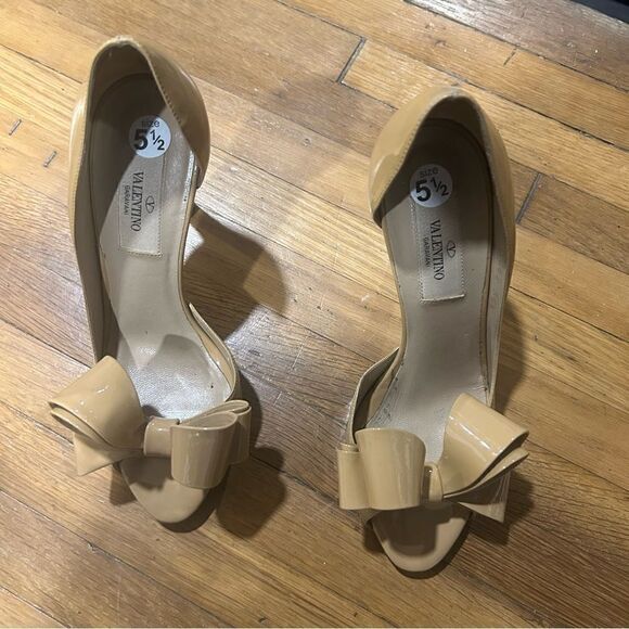 REVOLVE VALENTINO Patent Leather D’Orsay Bow Accents Nude Tan Pumps - Picture 6 of 12